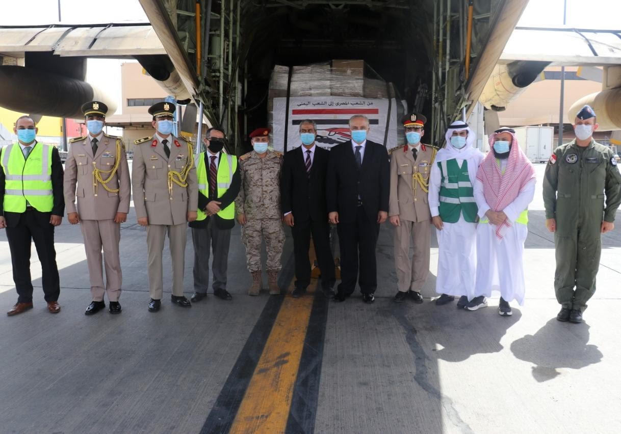 طائرتان مصريتان تتجهان إلى اليمن وقائد عسكري كبير في الاستقبال