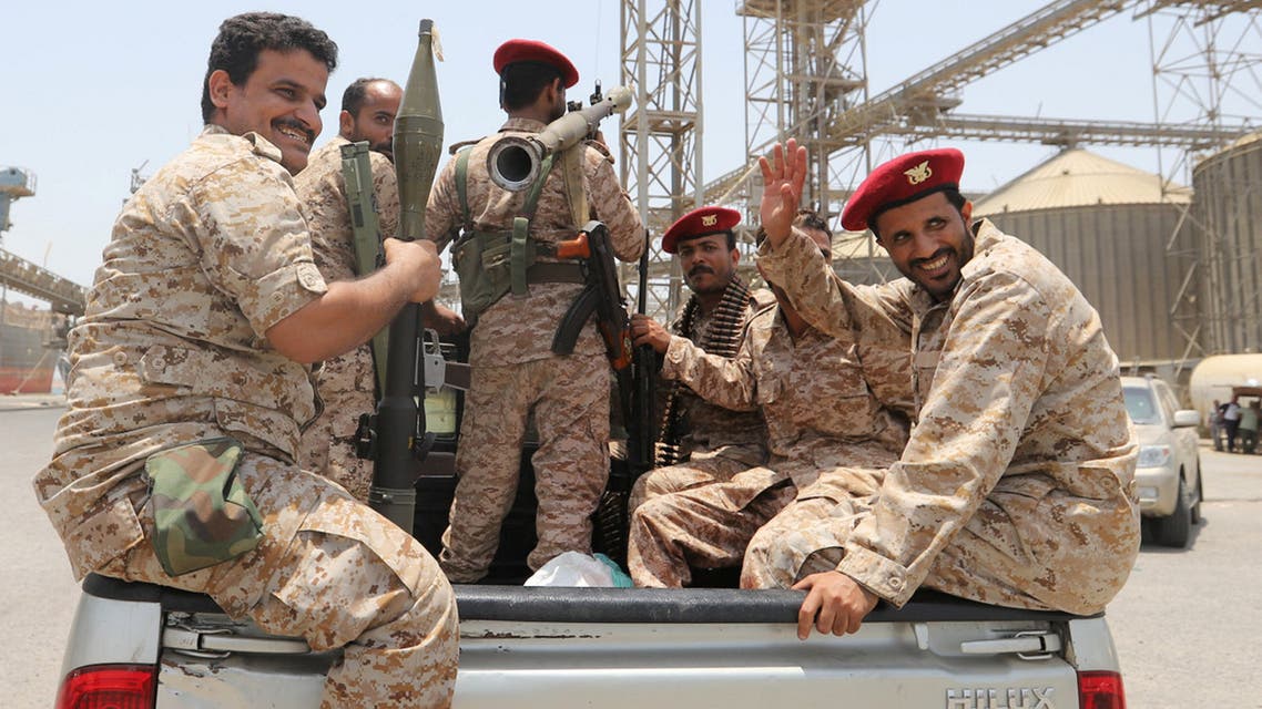 العربية: خبراء لبنانيون يشرفون على معسكرات الحوثيين في الحديدة