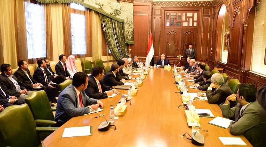 الرئيس هادي يستدعي قيادات بارزة إلى الرياض بعد سقوط سقطرى