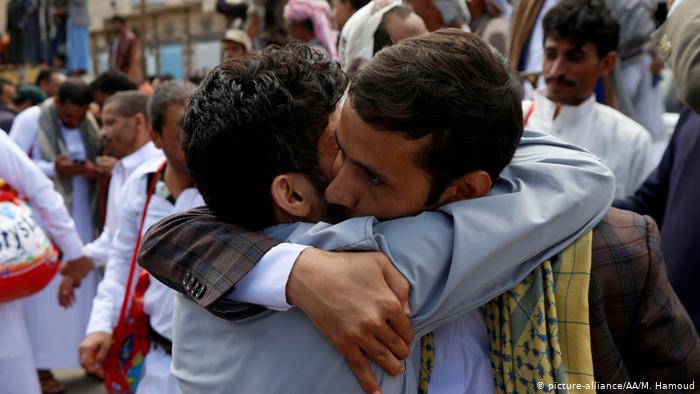 الحوثيون يعلنون استعدادهم إجراء صفقة جديدة مع الحكومة الشرعية