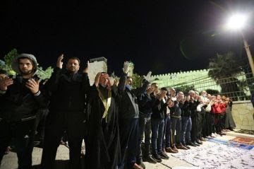 فلسطين- الصلاة في أشهر مسجدٍ وكنيسة بعد إغلاق 3 أشهر
