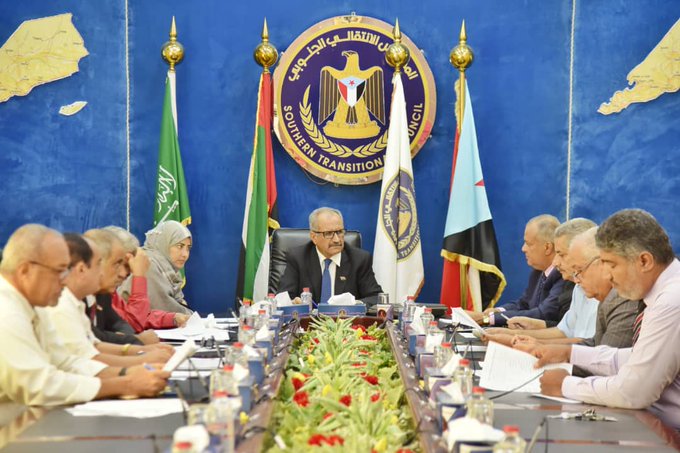 المجلس الانتقالي يعلق على لقاء الرئيس هادي بالزبيدي 