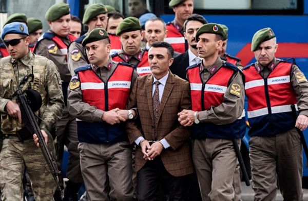 السجن المؤبد لأكثر من 300 ضابط وطيار متهمين بمحاولة الانقلاب على الرئيس التركي
