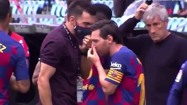 ميسي يطالب برشلونة بالتعاقد مع المدرب المجنون