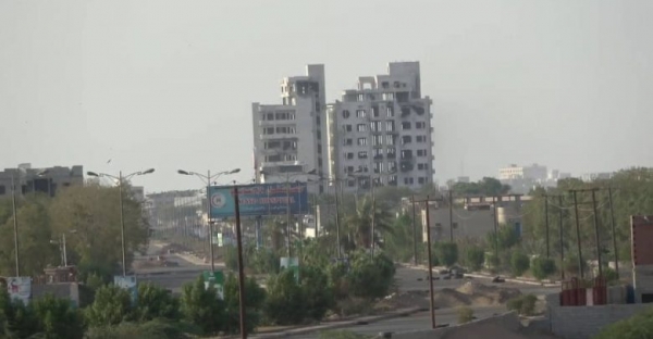 قصف حوثي عنيف يستهدف أحياء سكنية شرق مدينة الحديدة