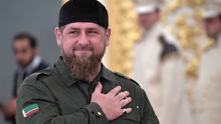 الرئيس الشيشاني: توقف يا ماكرون عن الإساءة للنبي الكريم وإلا...