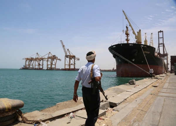 طهران تكشف عن إرسال سفن إلى اليمن على متنها نواب إيرانيون