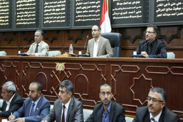 الحوثيون يجمّدون عضوية 