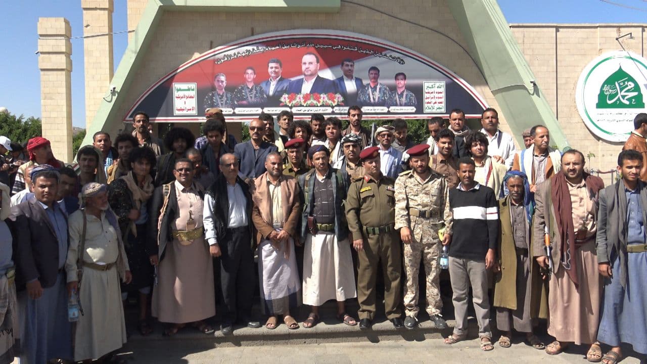 الحوثيون يعلنون انشقاق 12 ألف جندي وضابط عن قوات الجيش