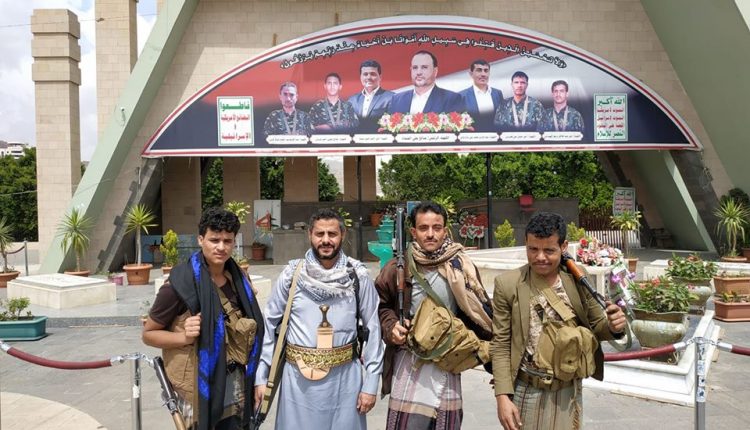 الحوثيون يكشفون عن الحزب الذي وقف وراء انشقاق كتيبة عسكرية بكاملها من قوات