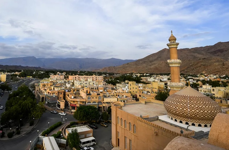 جارة اليمن الشرقية تستأنف إصدار التأشيرات السياحية بعد تعليقها بسبب كورونا