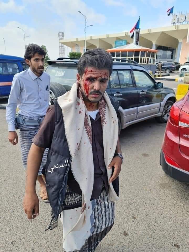 من هو الوزير الوحيد الذي لم يكن في مطار عدن لحظة الانفجار؟ 