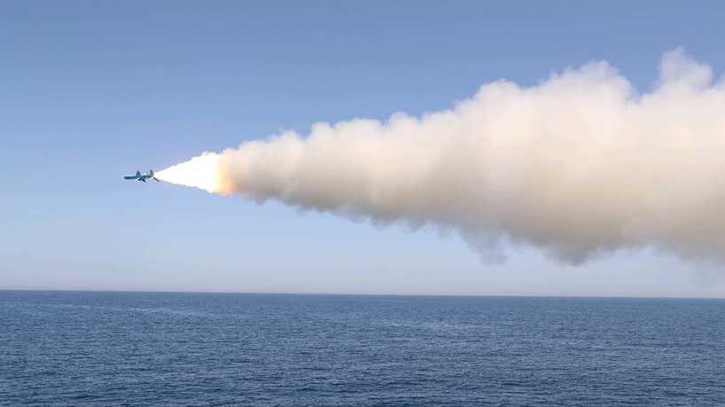 شاهد.. إطلاق صواريخ باليستية من أعماق الأرض في إيران!