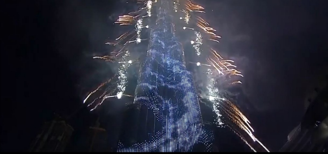  برج خليفة يبهر العالم باحتفالات العام الجديد 