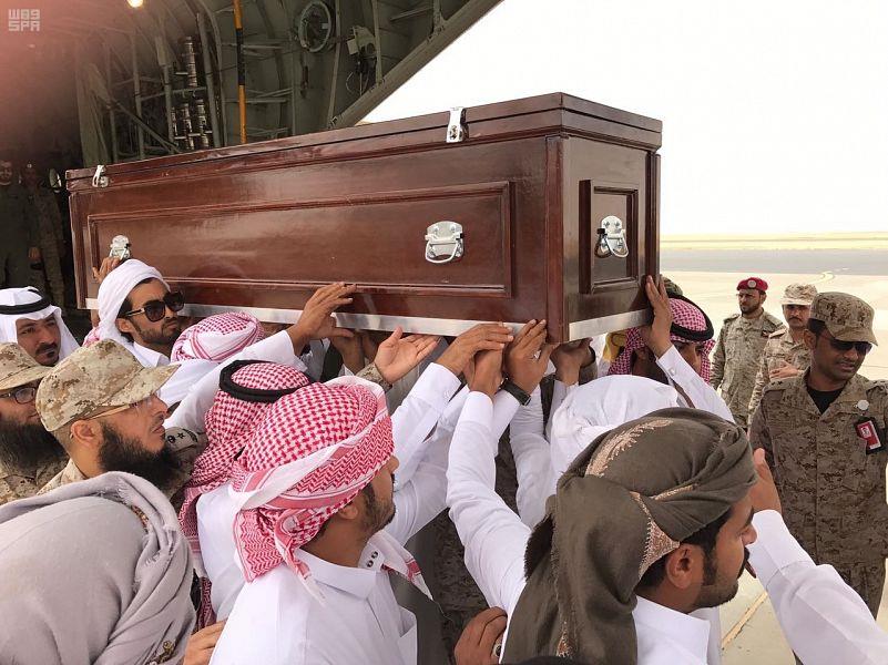 بالصور .. تشيع جثامين 6 جنود سعوديين قتلوا بسقوط مروحيتهم في مأرب