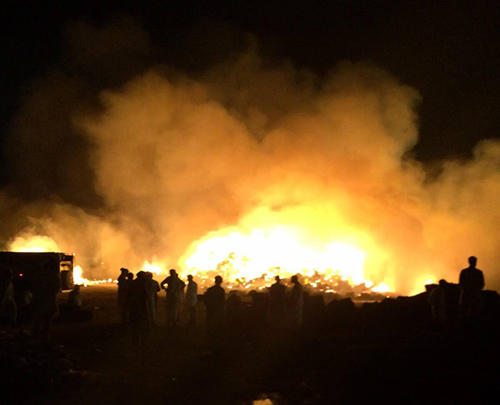 بالصور .. حريق هائل يلتهم سوق شعبي بمدينة الطائف غرب السعودية 