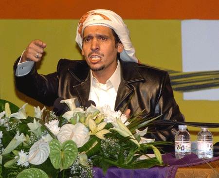 قطر تحكم بالسجن المؤبد على شاعر دعا للإطاحة بحكم الأمير حمد