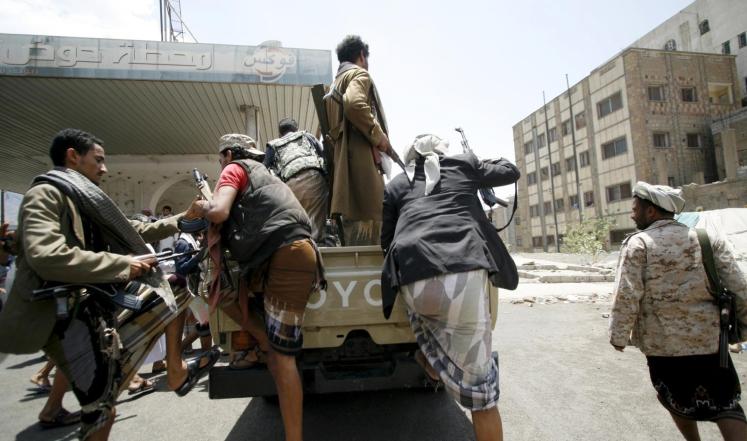 اشتباكات بالأيدي بين الحوثيين في «جوازات إب»