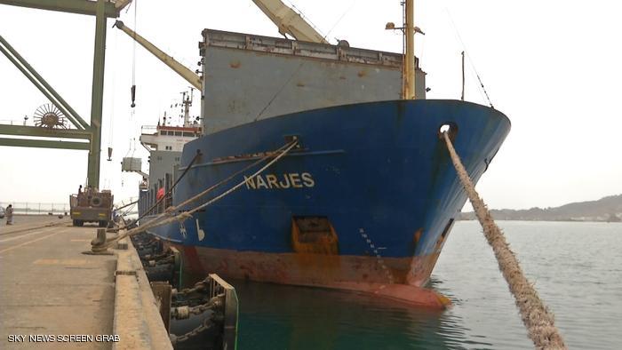 سلطات الأمن بميناء عدن تضبط باخرة أجنبية حاولت الهروب من ميناء عدن (تفاصيل)