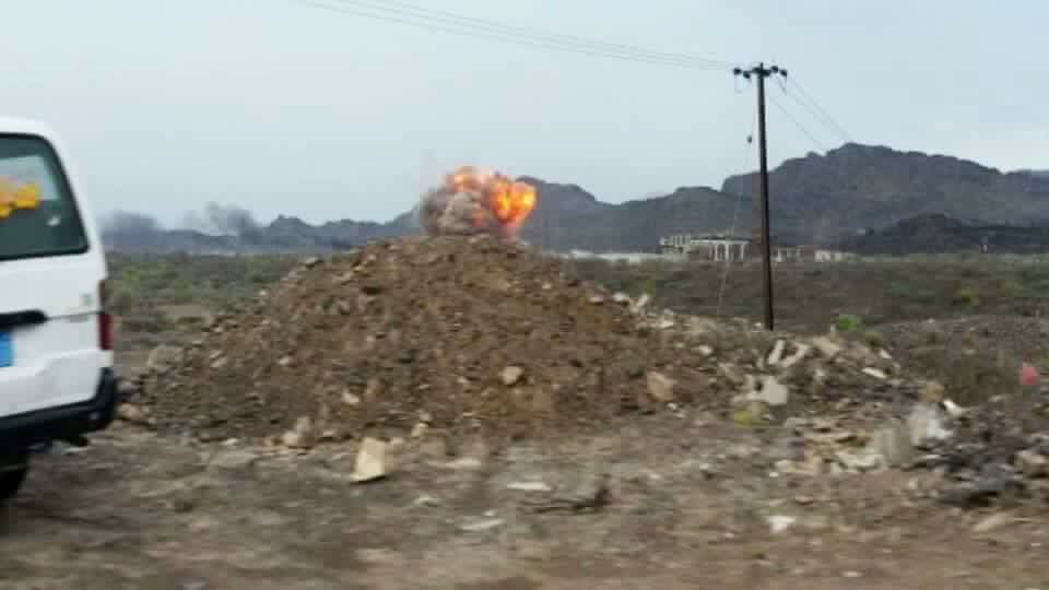 تنظيم لقاعدة يتبنى مقتل 4 جنود يمنيين بتفجير سيارة مفخخة بمعسكر للجيش في لحج