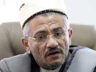 رئيس المحكمة العليا في اليمن يكشف علاقته باتحاد علماء المسلمين الذي يرأسه القرضاوي