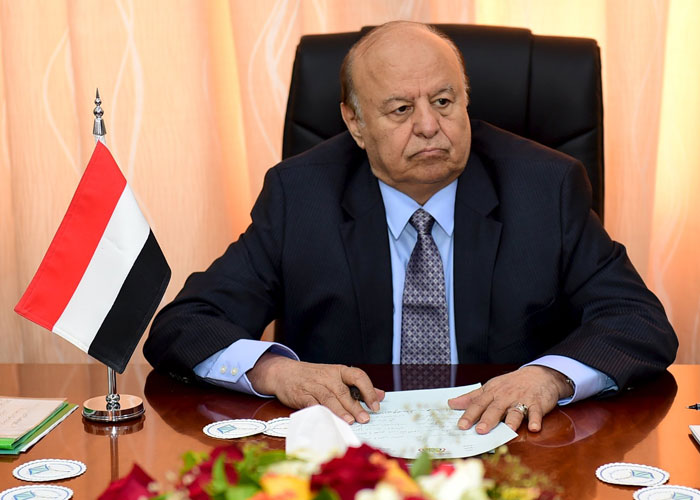 الرئيس هادي يطلع على الوضع في صنعاء ويؤكد «العمليات لن تتوقف قبل تحرير العاصمة»