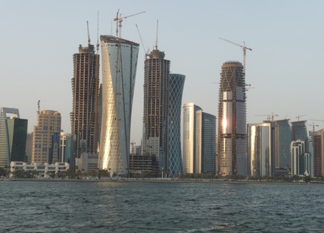 قطر: توصية بمنع حصول الوافدين على رخص قيادة