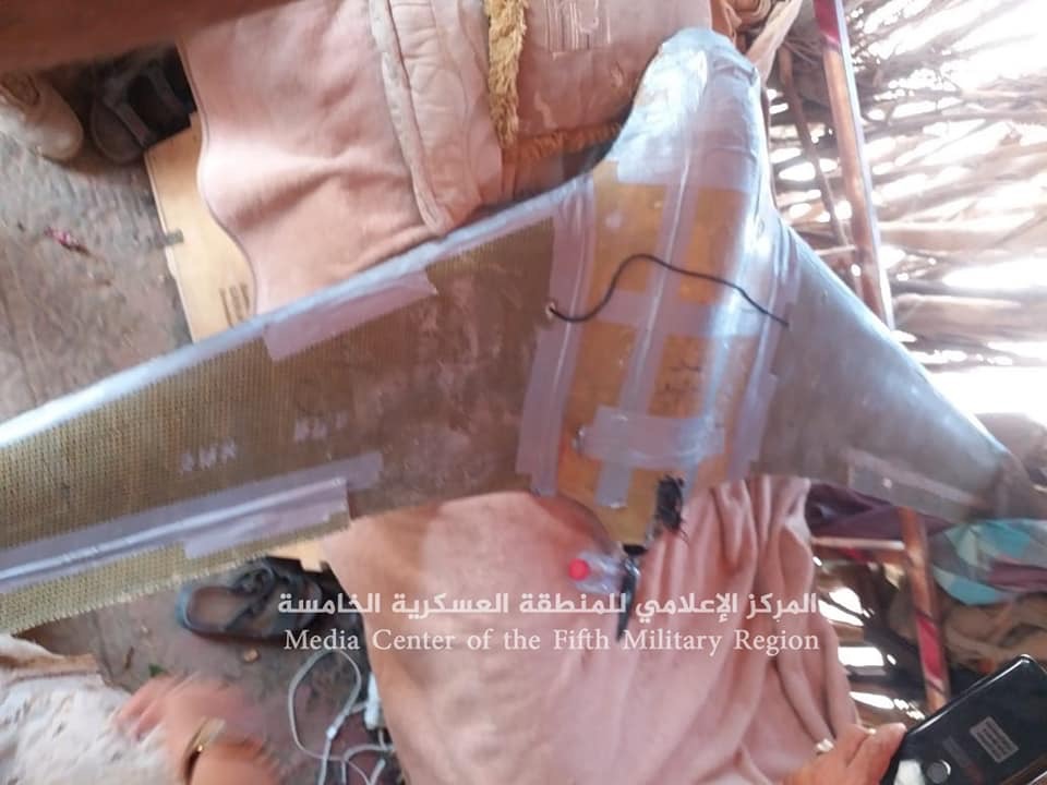 قوات الجيش في حجة تسقط طائرة مسيرة متفجرة تابعة للحوثيين في بني الحسن