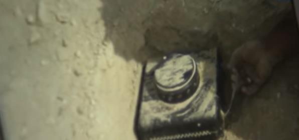 فيديو لجندي يتمكن من تفكيك 5 ألغام‎ كانت مزروعة داخل الحدود السعودية رغم عدم تخصصه