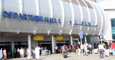 القبض على 5 يمنيين بمطار القاهرة لعرضهم رشوة على شرطي