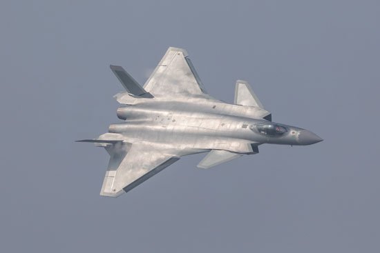 لأول مرة .. الصين تكشف عن المقاتلة الشبح (جي-20) «صور»