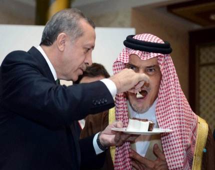 صورة لأمير سعودي وأردوغان تثير حالة من الجدل