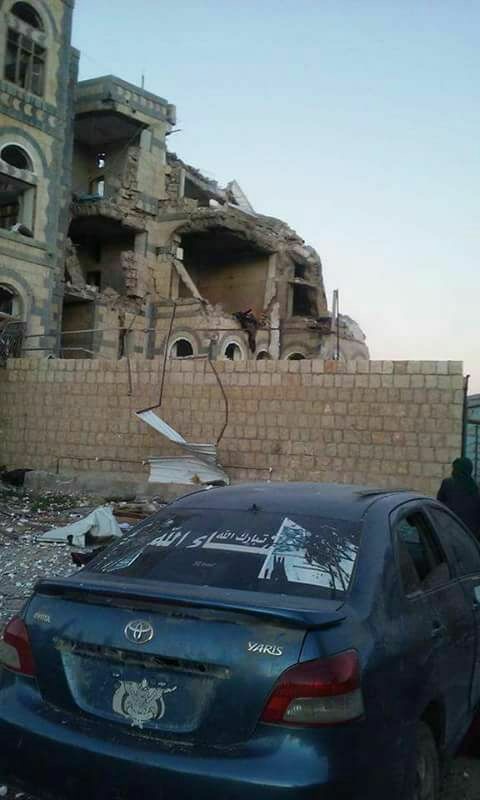 اول صورة لمنزل الشيخ مبخوت المشرقي -صهر المخلوع صالح- بعد تفجيره من قبل الحوثيين في خمر