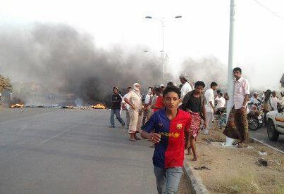 قطع طريق تعز - الحديدة احتجاجاً على انقطاع الكهرباء