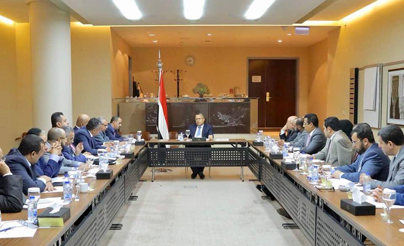 مجلس الوزراء يقر تقليص السفارات والملحقيات والتمثيل الدبلوماسي اليمني في الخارج