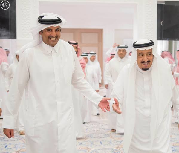 ملامح انفراج للأزمة والسعودية تدعو قطر لحضور القمة الخليجية