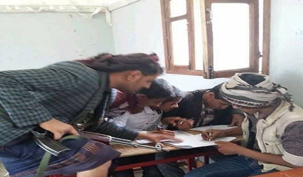 مليشيات الحوثي تصدر 200 شهادة ثانوية جديدة لأطفال يقاتلون في الجبهات