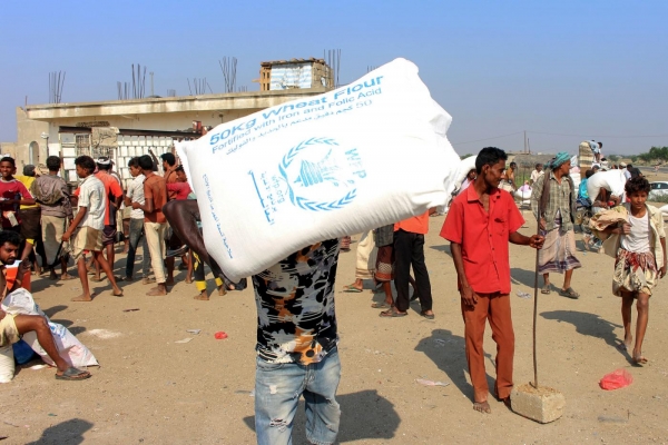 مسؤول أممي يؤكد عدم فساد المساعدات الغذائية التي أحرقها الحوثيون في حجة