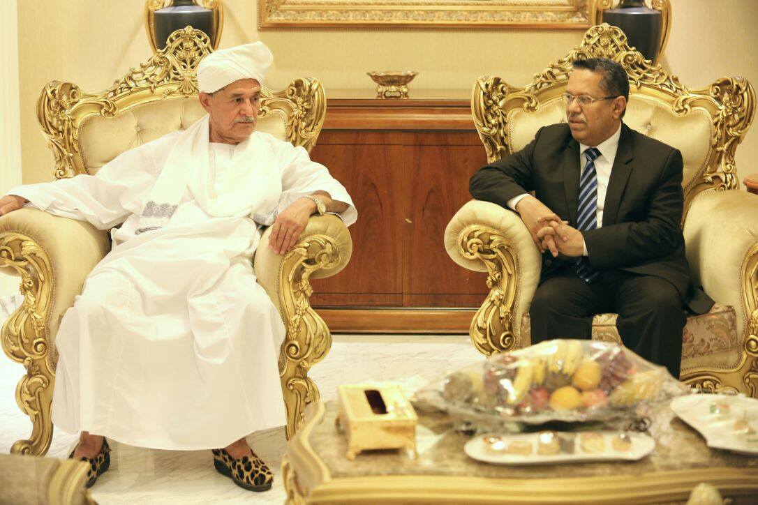 رئيس الوزراء يبحث مع وزير الداخلية السوداني تأهيل كوادر الشرطة اليمنية في السودان