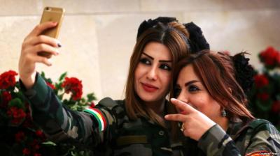 لماذا تضع الكرديات «أحمر الشفاه» قبل مواجهة داعش؟ (صور) 