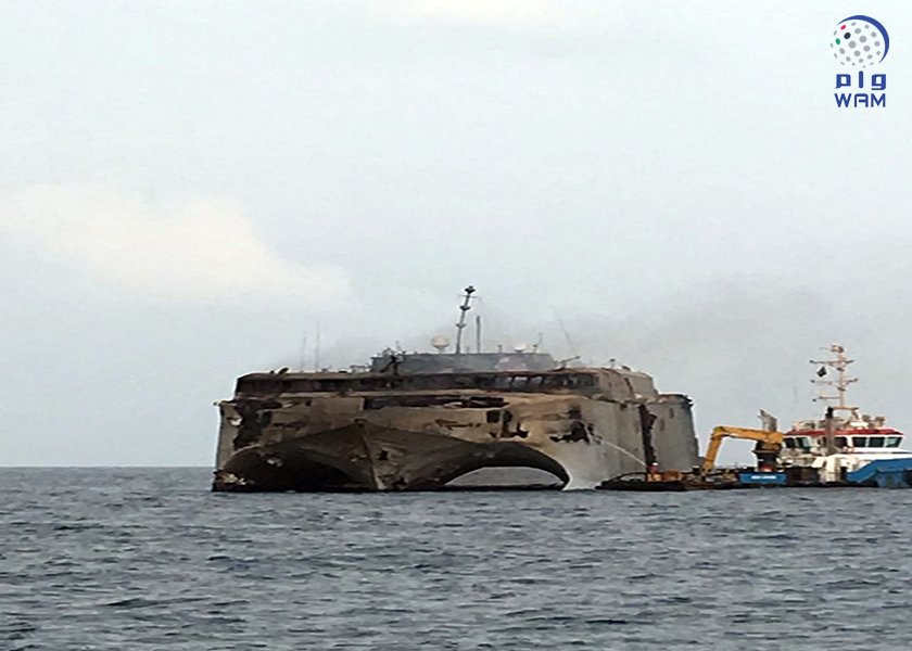 أول صور للسفينة الإماراتية «سويفت» بعد الهجوم عليها بصاروخ من قبل الحوثيين (شاهد)