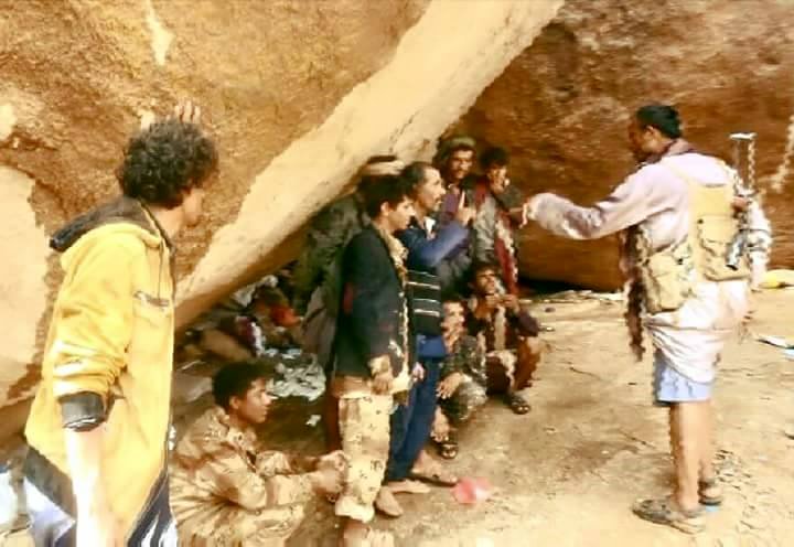 عناصر من مليشيا الحوثي وقوات صالح يسلمون أنفسهم لقوات الجيش والمقاومة بالجوف (صورة)