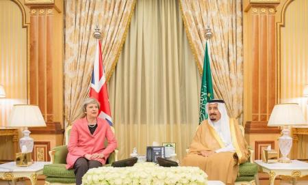 رئيسة وزراء بريطانيا تبحث الأمن والاقتصاد واليمن مع العاهل السعودي