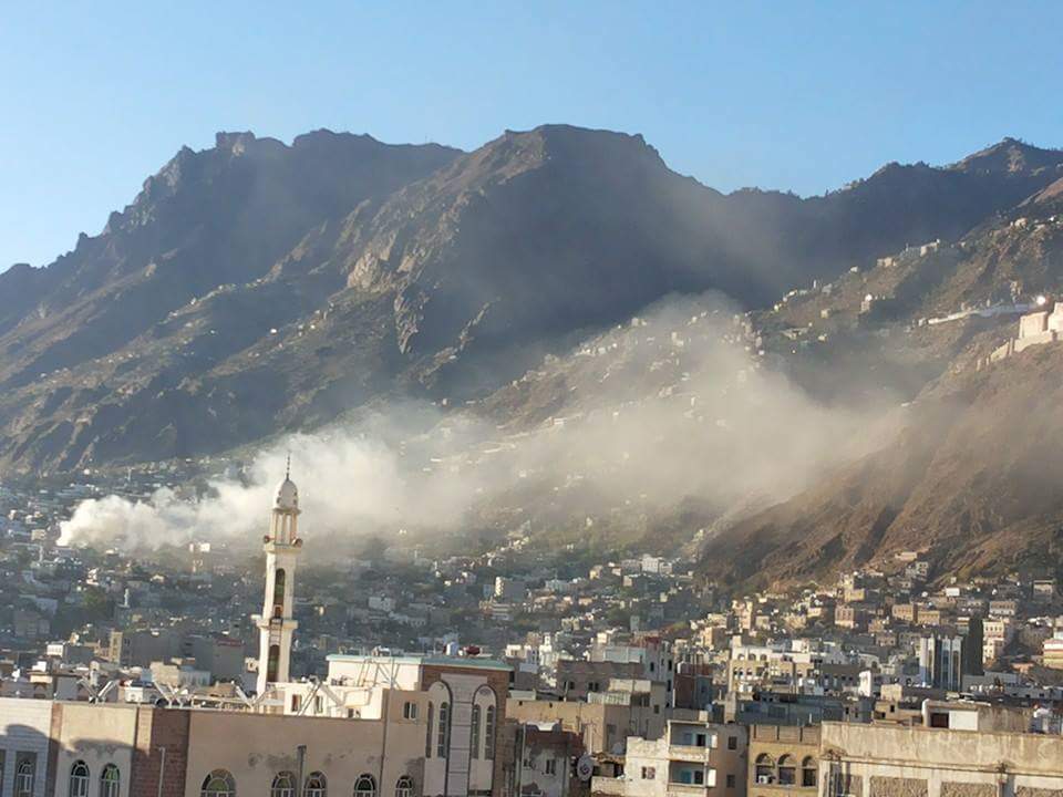 مواجهات عنيفة بين المقاومة الشعبية والحوثيين والمدفعية والدبابات تقصف بشكل عشوائي وجنوني مدينة تعز