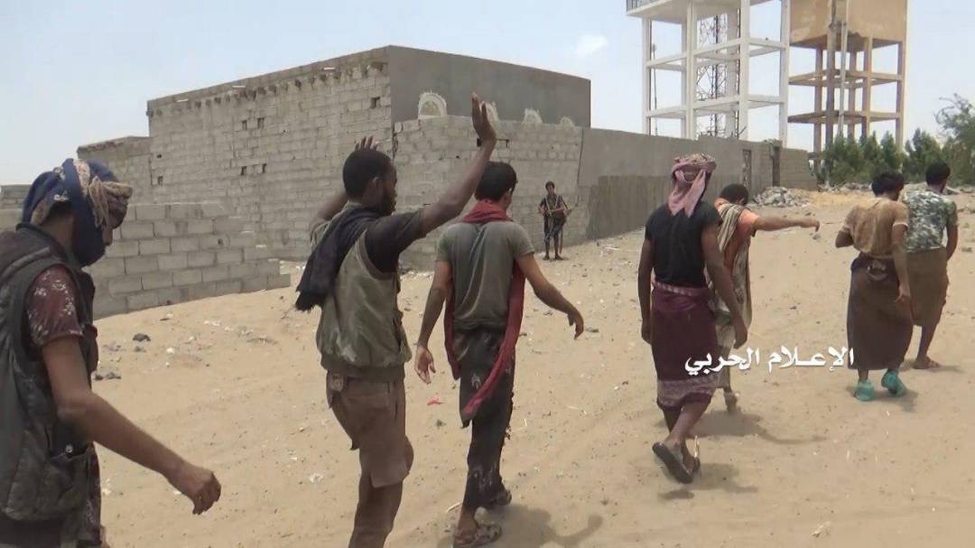 الحوثيون يقتلون ويأسرون أكثر من مئة جندي للجيش اليمني في الدريهمي بالحديدة (فيديو)