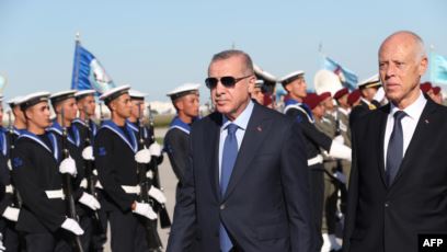 الرئاسة التونسية تعلق على أنباء طلب إردوغان استخدام مجالها الجوي