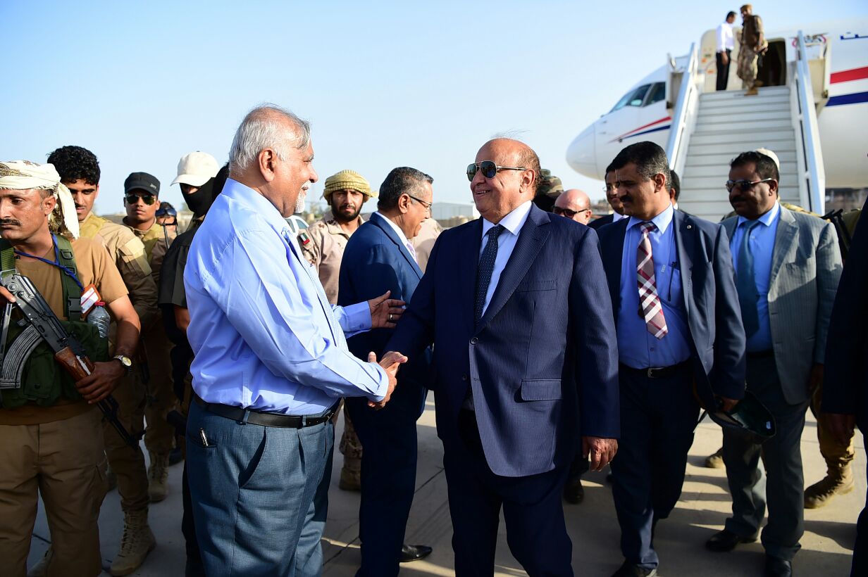 الرئيس هادي يعود إلى العاصمة المؤقتة عدن قادما من محافظة أرخبيل سقطرى (صور)