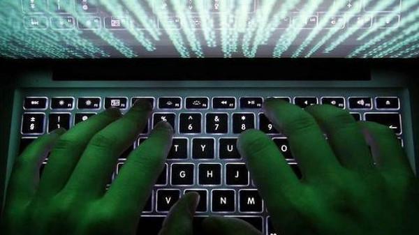 أميركا تتهم 3 أشخاص بسرقة مليار عنوان بريد الكتروني