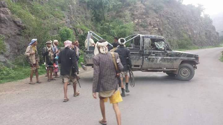 إب: مقتل اثنين من عناصر الحوثي وإصابة آخرين بانفجار قنبلة بيريم وهجوم على نقطة للحوثيين بالعدين