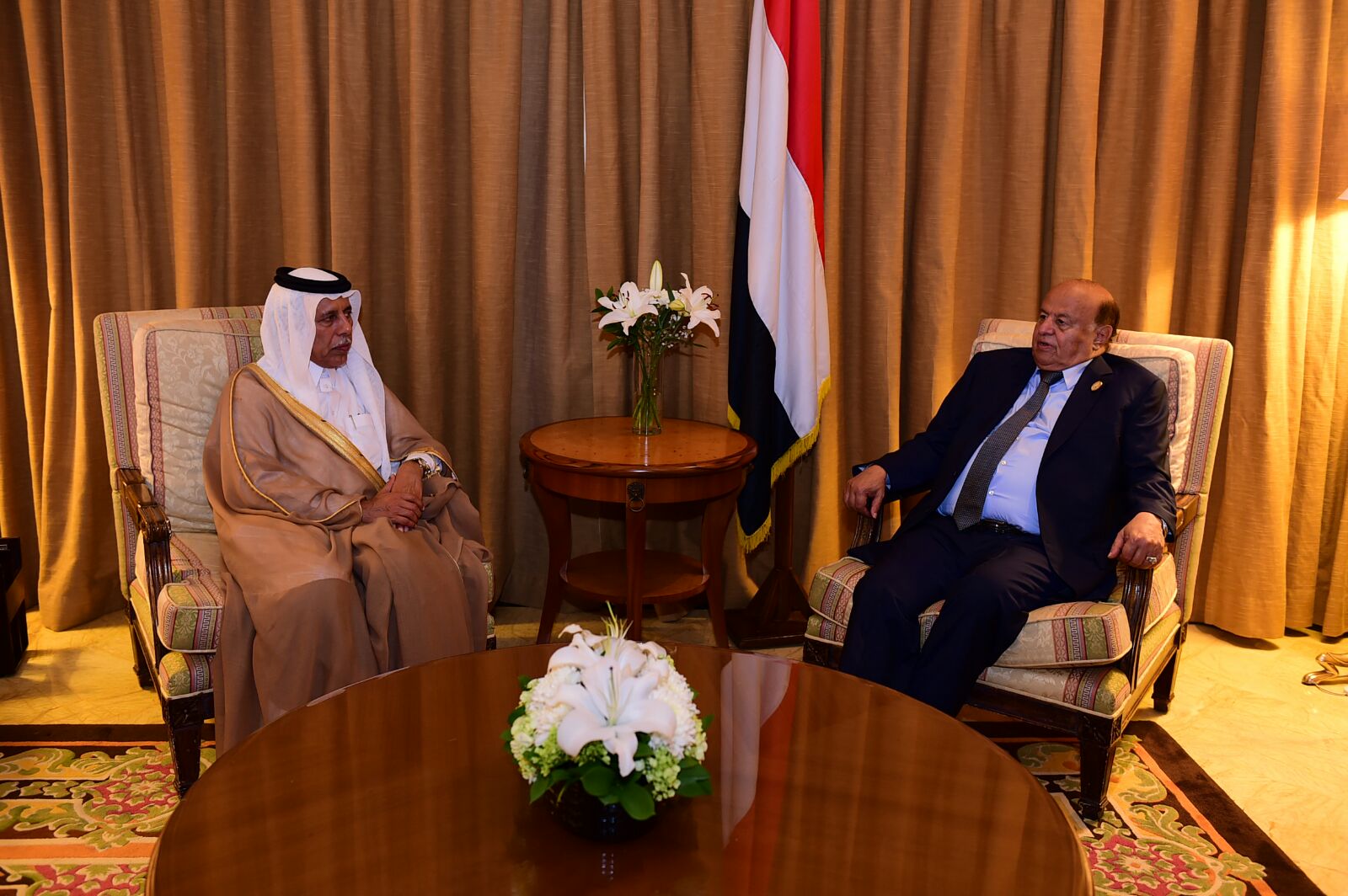 الرئيس هادي يبحث مع رئيس الوزراء القطري تطورات الأوضاع